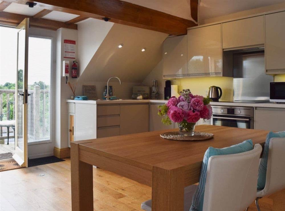 Open plan living/dining room/kitchen (photo 3) at Hurdlemakers Loft in Upper Brailes, near Banbury, Warwickshire