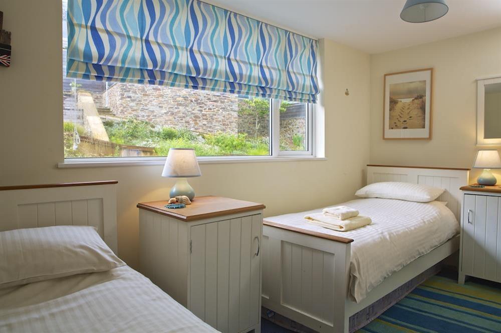 Twin bedroom at Hydeaway, 7 Grafton Towers in South Sands, Salcombe