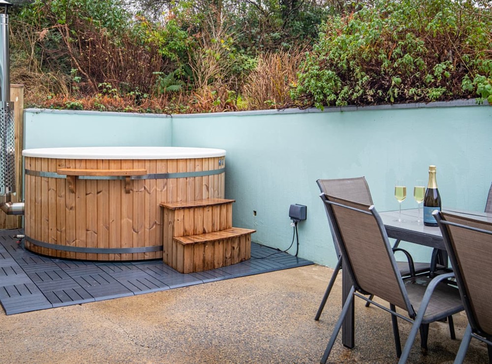 Hot tub at Incline Villa in Saundersfoot, Dyfed