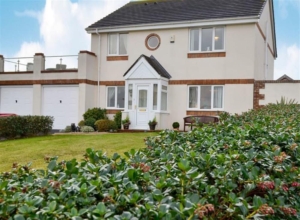 Spacious, detached holiday property at Inland View in Trearddur Bay, near Holyhead, Anglesey, Gwynedd