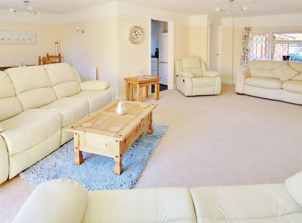 Light and airy living area at Irenic Lodge in Hamble, Hampshire