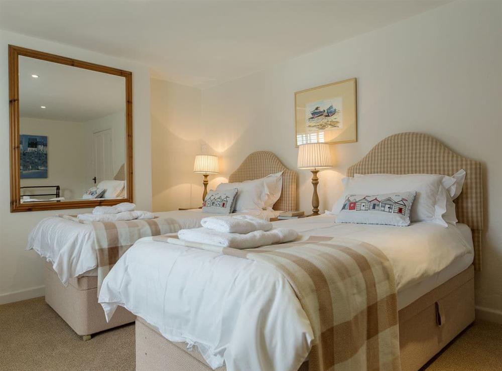 Charming twin bedroom at Irsha Street in Appledore, near Bideford, Devon