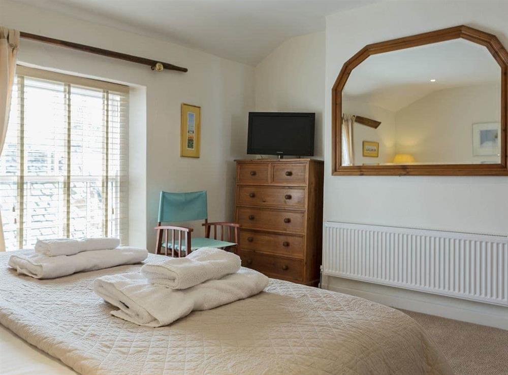 Generous sized�double bedroom (photo 3) at Irsha Street in Appledore, near Bideford, Devon