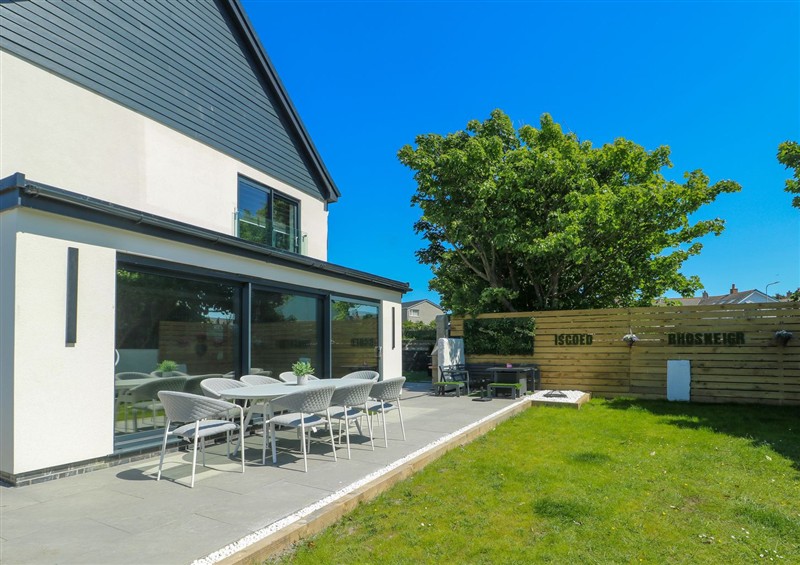 The patio at Iscoed, Rhosneigr