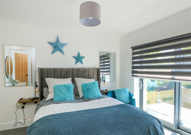 This is a bedroom at Iscoed, Rhosneigr
