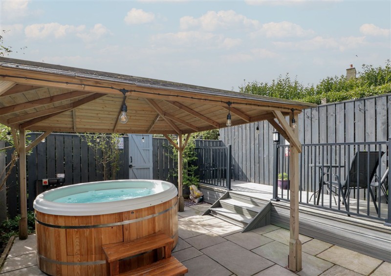 There is a hot tub at Isla cottage, Osmotherley