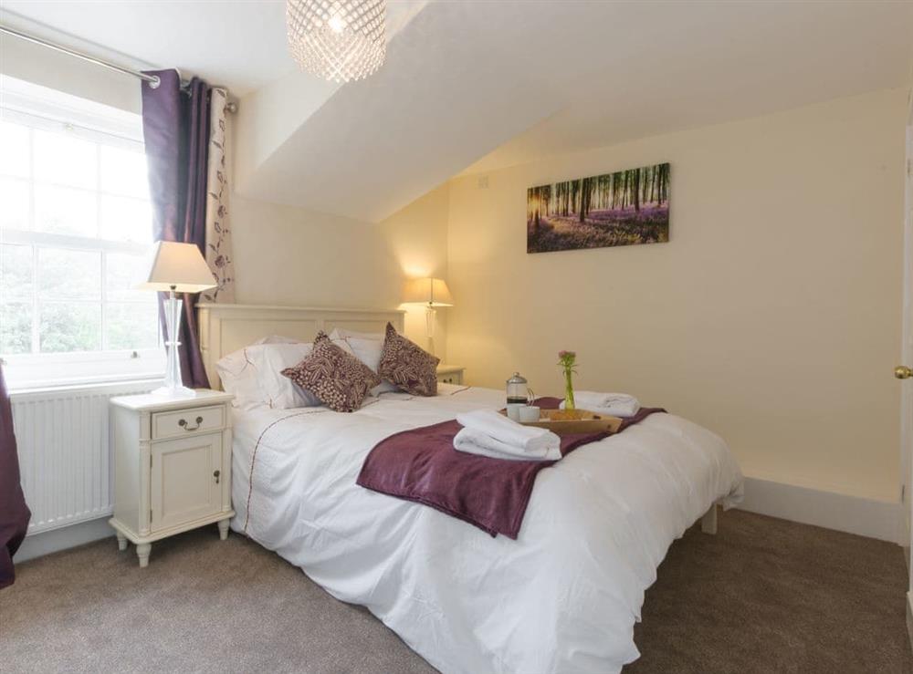 Airy en-suite double bedroom at Island Farm House in Staintondale, near Whitby, North Yorkshire