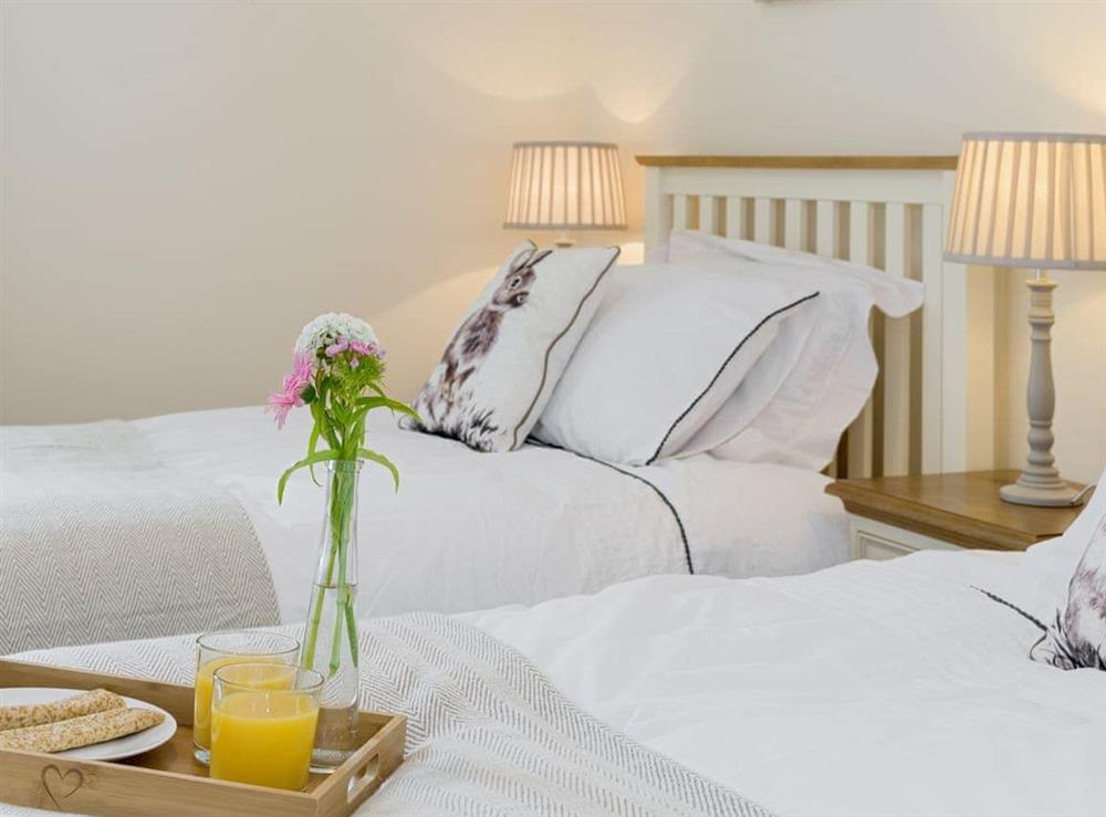 Attractive en-suite twin bedroom at Island Farm House in Staintondale, near Whitby, North Yorkshire