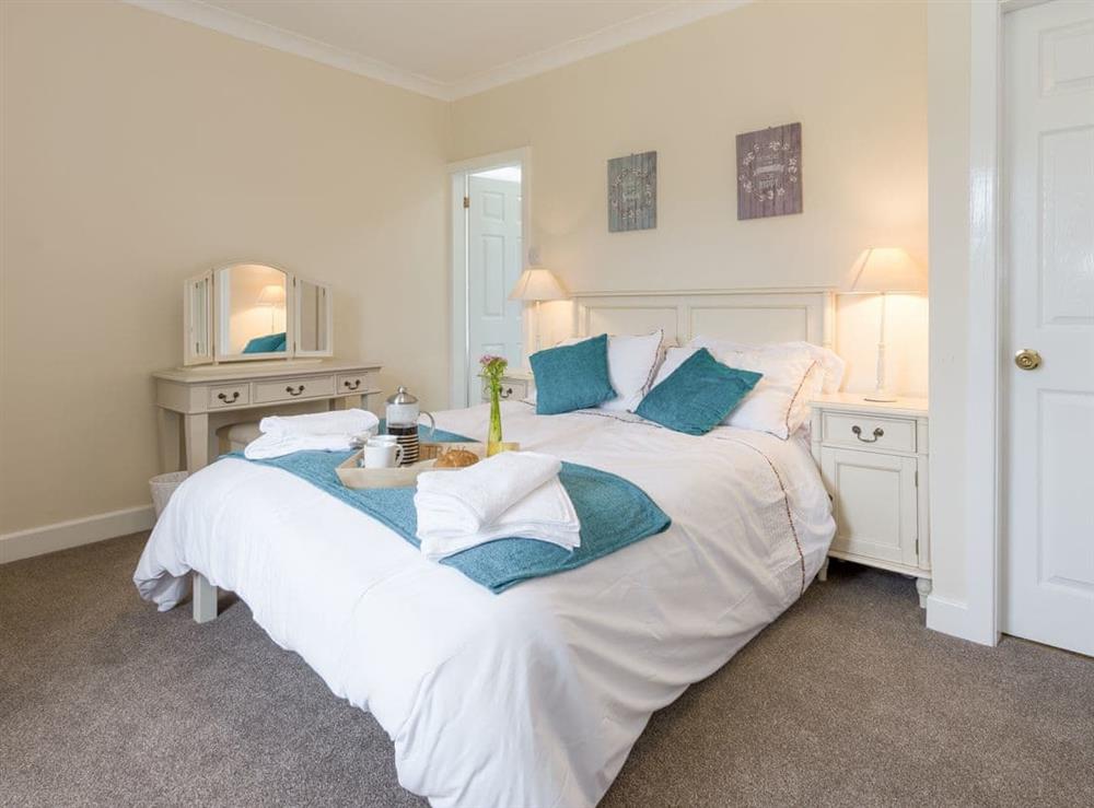 Comfortable en-suite double bedroom at Island Farm House in Staintondale, near Whitby, North Yorkshire