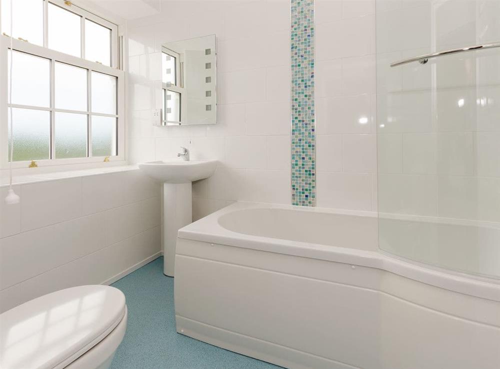 En-suite bathroom (photo 2) at Island Farm House in Staintondale, near Whitby, North Yorkshire