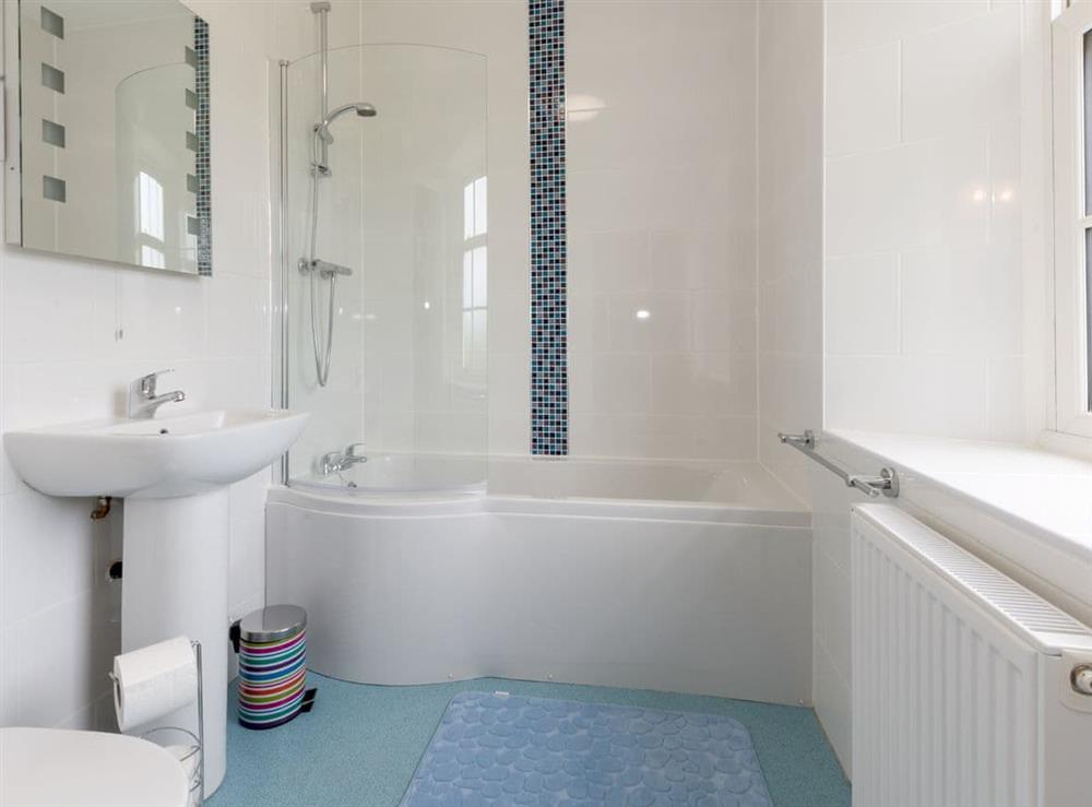 En-suite bathroom at Island Farm House in Staintondale, near Whitby, North Yorkshire