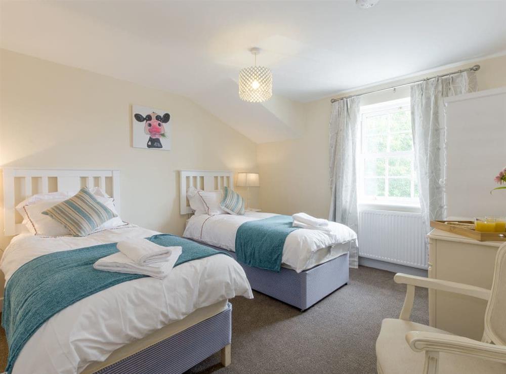 Good-sized en-suite twin bedroom at Island Farm House in Staintondale, near Whitby, North Yorkshire