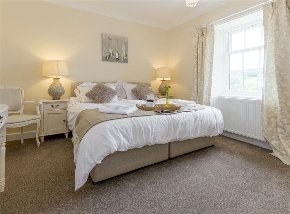 Relaxing en-suite double bedroom at Island Farm House in Staintondale, near Whitby, North Yorkshire