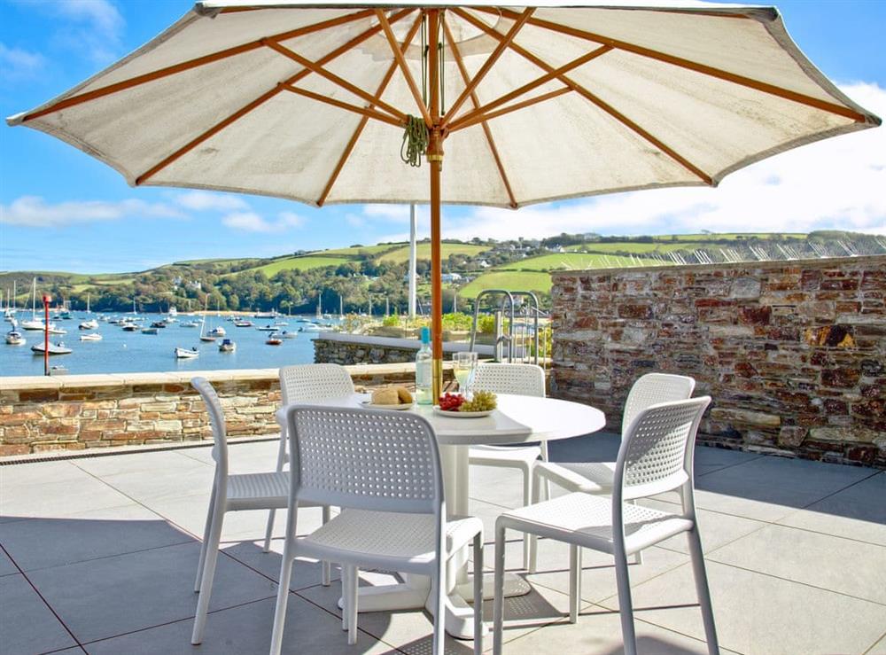 Sitting-out-area at Island Quay 9 in Island St, Devon