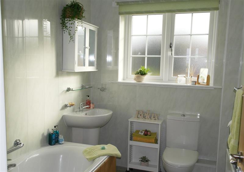 The bathroom (photo 4) at Island View Cottage, High Hauxley near Amble