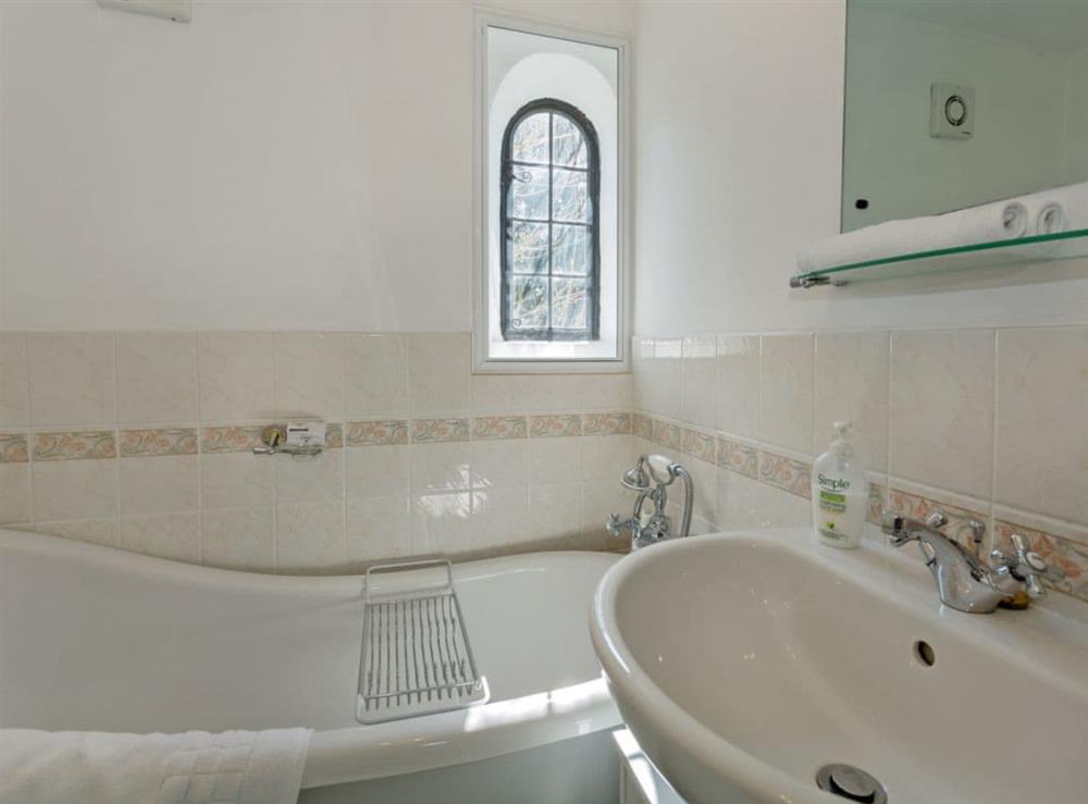 Well presented bathroom at Islington Hall in Tilney All Saints, near King’s Lynn, Norfolk