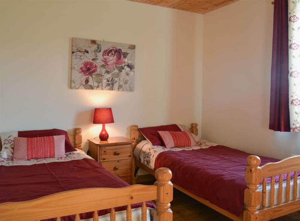 Cosy twin bedded room at Ithon Bank in Llandrindod Wells, Powys