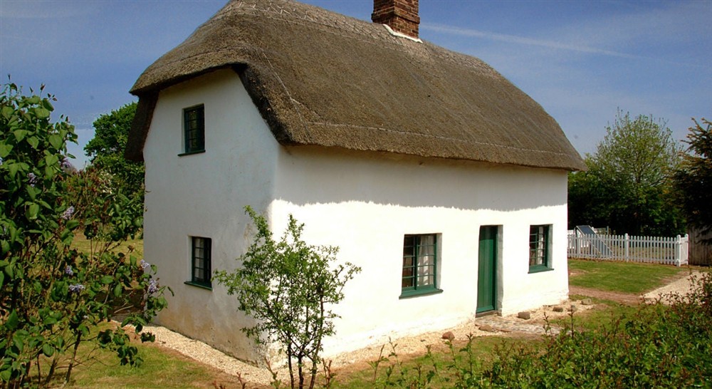 The pretty exterior of Whitegates Cottage, nr Skegness, Lincolnshire at Itteringham Manor in Aylsham, Norfolk