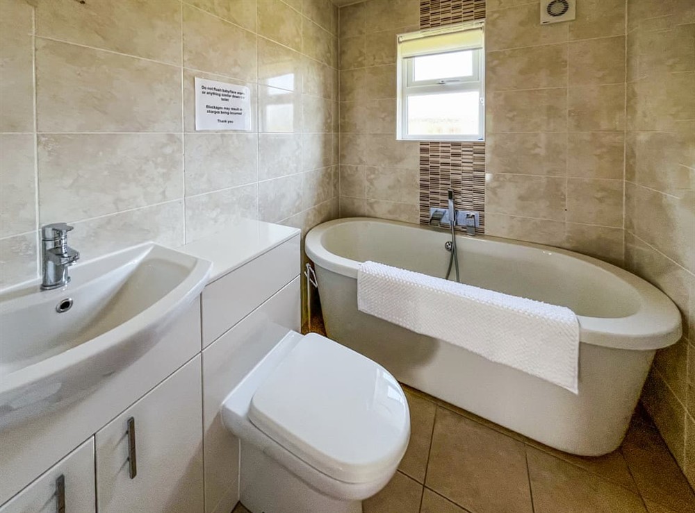Bathroom (photo 2) at Ivy in Brigg, South Humberside