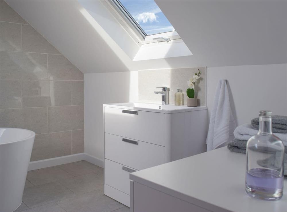 Lovely en-suite bathroom with contemporary fixtures and fittings at Ivy Bush Cottage in New Moat, near Narberth, Pembrokeshire, Dyfed
