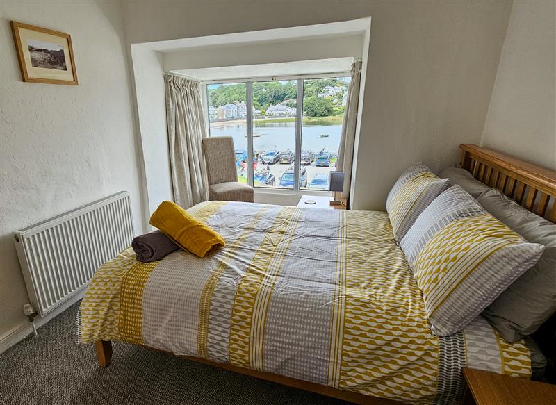 A bedroom in Ivy Cottage at Ivy Cottage, Borth-y-Gest near Porthmadog