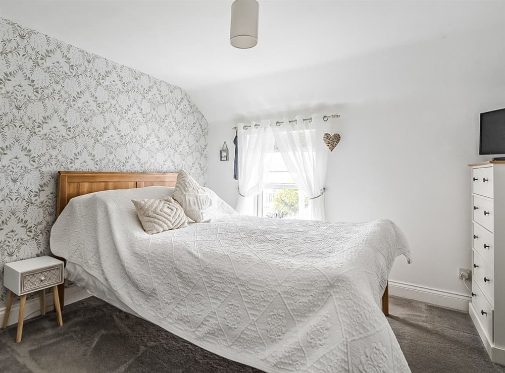 Double bedroom (photo 2) at Ivy Cottage in California, Norfolk