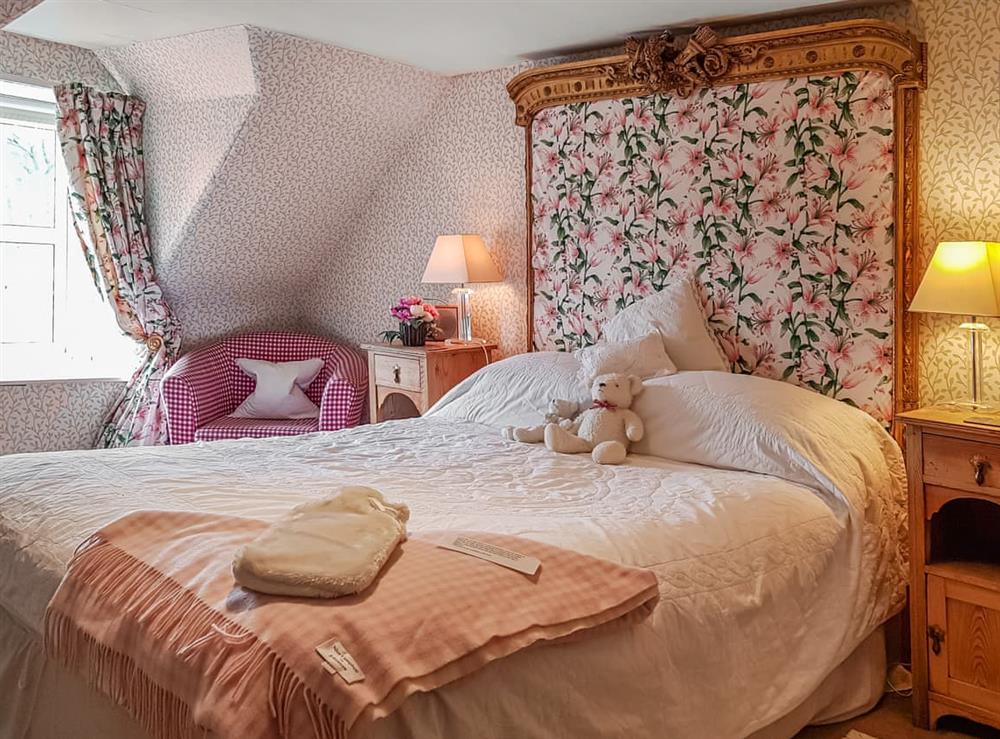 Double bedroom at Ivy Cottage in Crieff, Perthshire