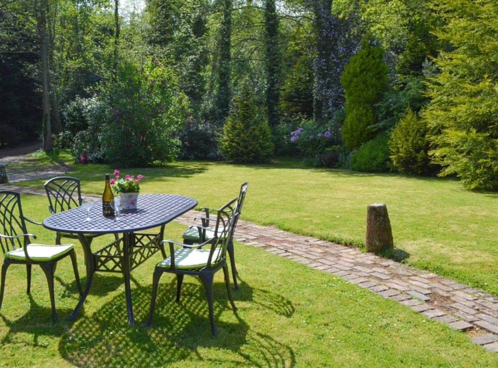 Attractive lawned garden at Ivy Cottage in Ewhurst Green, near Bodiam, E. Sussex., East Sussex
