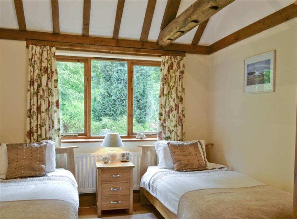 Twin bedroom at Ivy Cottage in Ewhurst Green, near Bodiam, E. Sussex., East Sussex