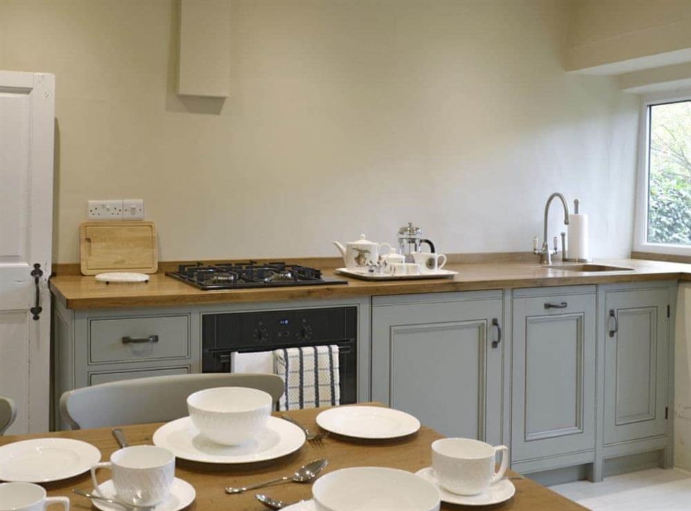 Spacious kitchen with dining area at Ivy Cottage in Grassington, near Skipton, North Yorkshire