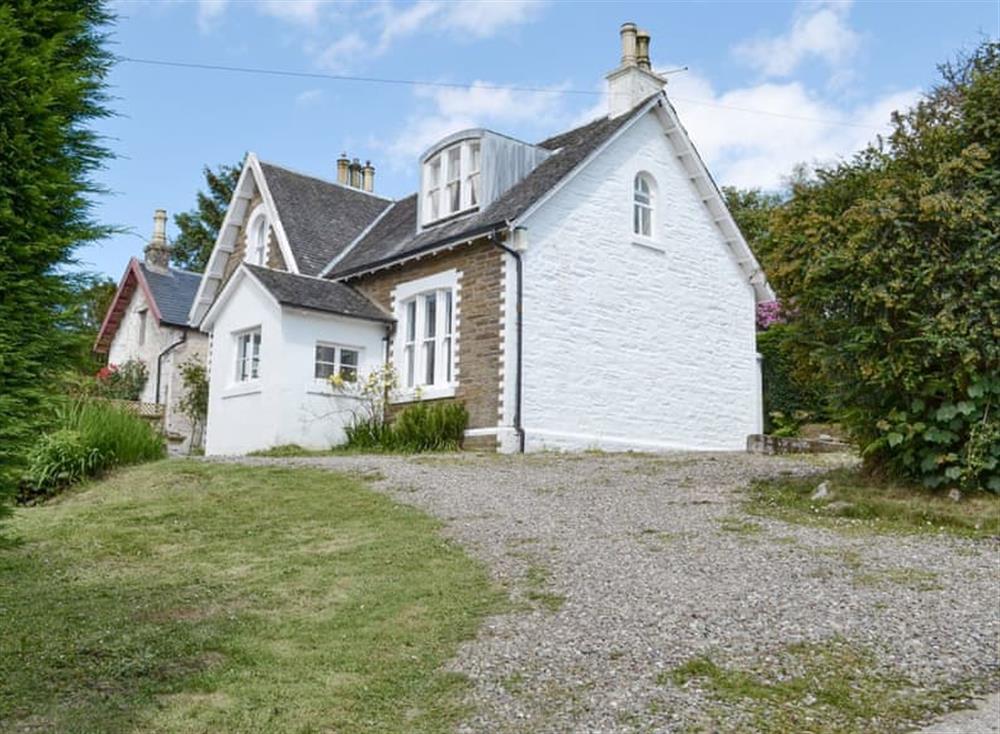 Outstanding holiday home with parking area at Ivy Cottage in Kilcreggan, near Helensburgh, Dumbartonshire