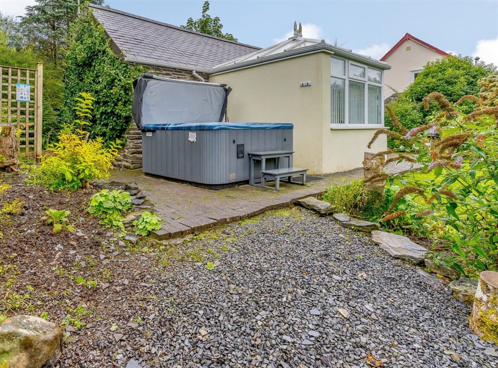 Hot tub at Ivy Cottage in Llanfyrnach, Dyfed