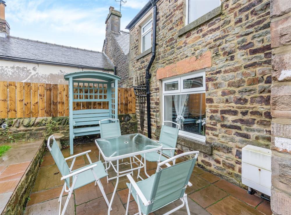 Outdoor eating area at Ivy Cottage in Stanhope, Durham