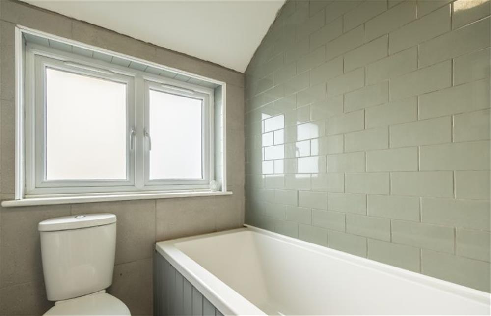 Family bathroom with WC and bath at Ivy Cottages, Darsham