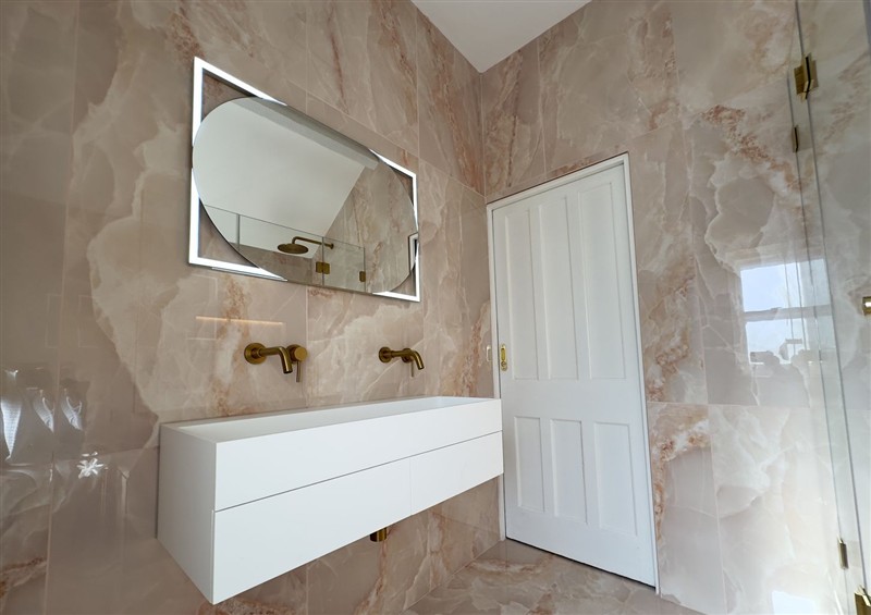 The bathroom at Ivy House, Conwy