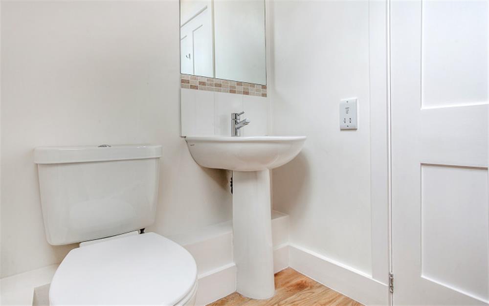 Modern Family bathroom at Ixworth Cottage in Ottery St Mary
