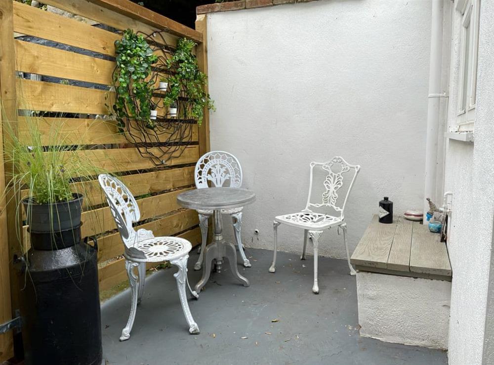 Sitting-out-area at Jacks Place in Hastings, East Sussex
