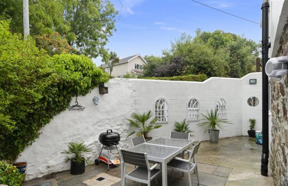 Enjoy the garden with the family  at Jade Cottage, St Agnes