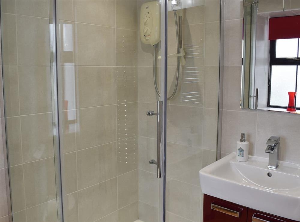 Shower room at Jamaica Villa in Heamoor, near Penzance, Cornwall