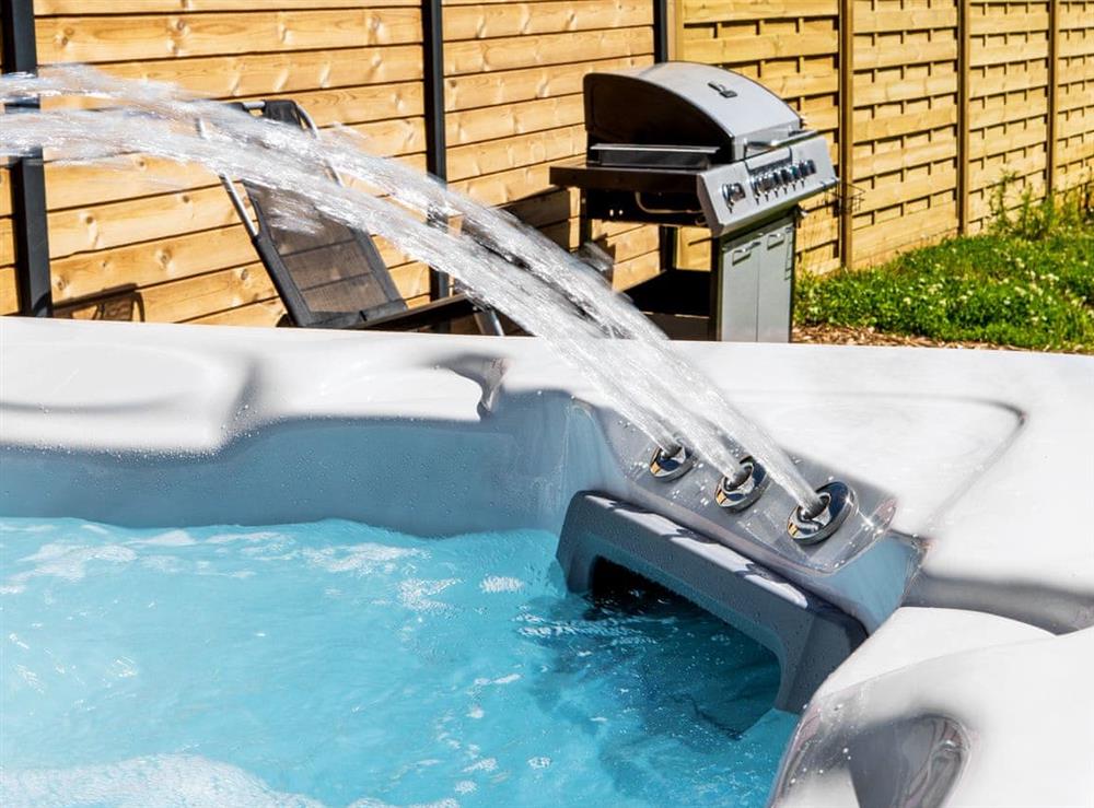 Inviting, private hot tub at James Place at the Brecon Beacons in Llwyn-on, near Brecon, Glamorgan, Mid Glamorgan