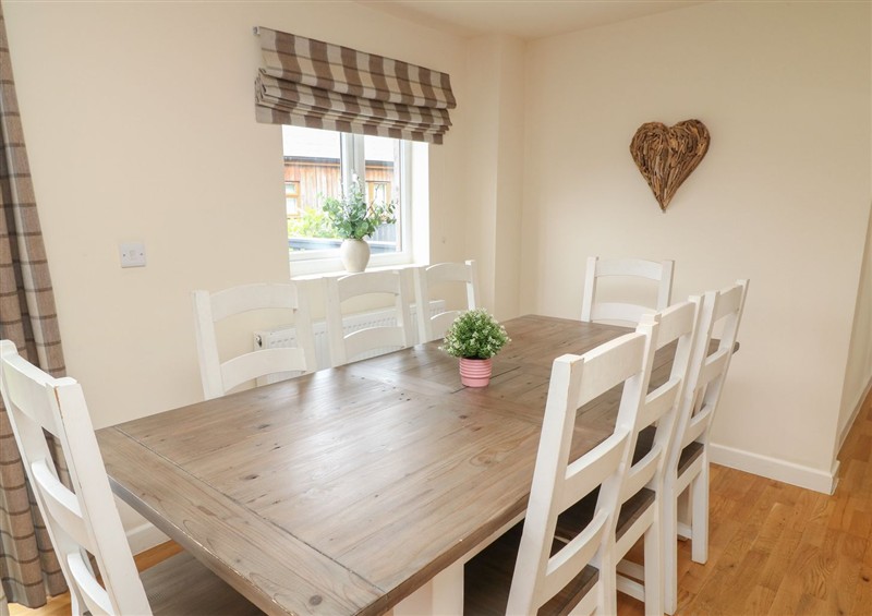Dining room at James Ville Marina Lodge 13, Brigg