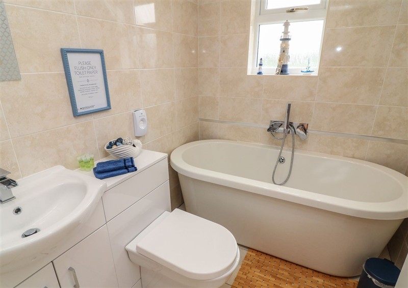 Bathroom at James Ville Marina Lodge 21, Brigg