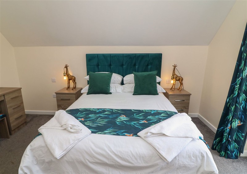 A bedroom in James Ville Marina Lodge 22 (photo 3) at James Ville Marina Lodge 22, Brigg