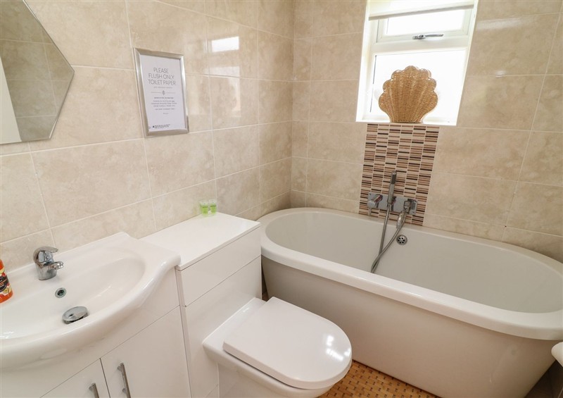 The bathroom (photo 2) at James Ville Marina Lodge 7, Brigg