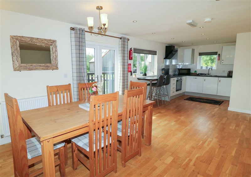 The dining room at James Ville Marina Lodge 7, Brigg