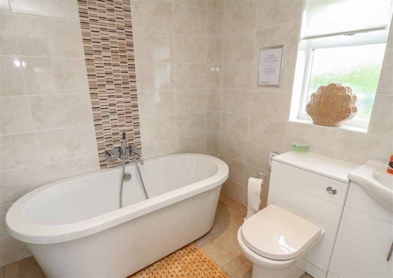 Bathroom at James Ville Marina Lodge 8, Brigg