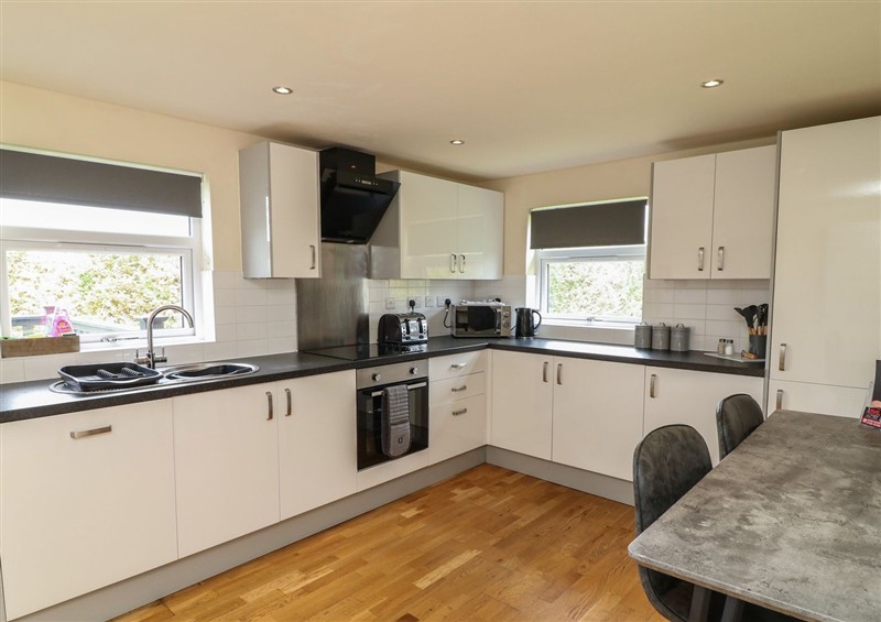 Kitchen at James Ville Marina Lodge 9, Brigg