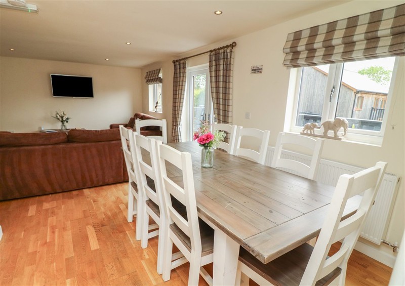 The dining room at James Ville Marina Lodge 9, Brigg