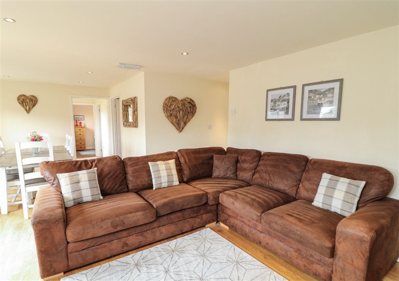 The living area at James Ville Marina Lodge 9, Brigg