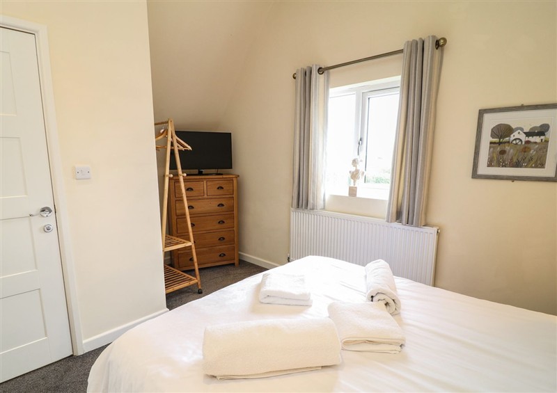 This is a bedroom (photo 3) at James Ville Marina Lodge 9, Brigg